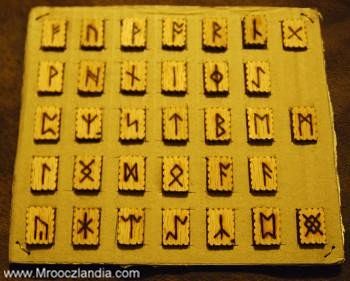 Futhark Anglosaxoski i Northumbiaski